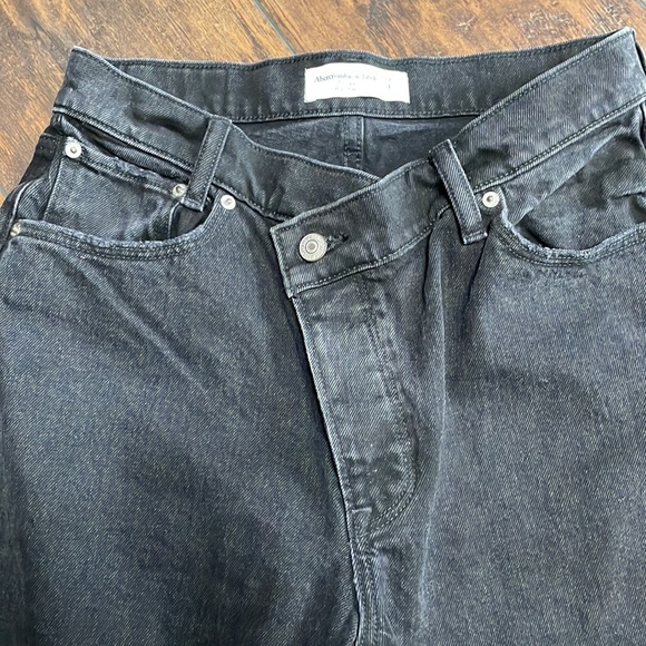 Women’s Abercrombie & Fitch High Rise Dad Jean - Picture 4 of 8